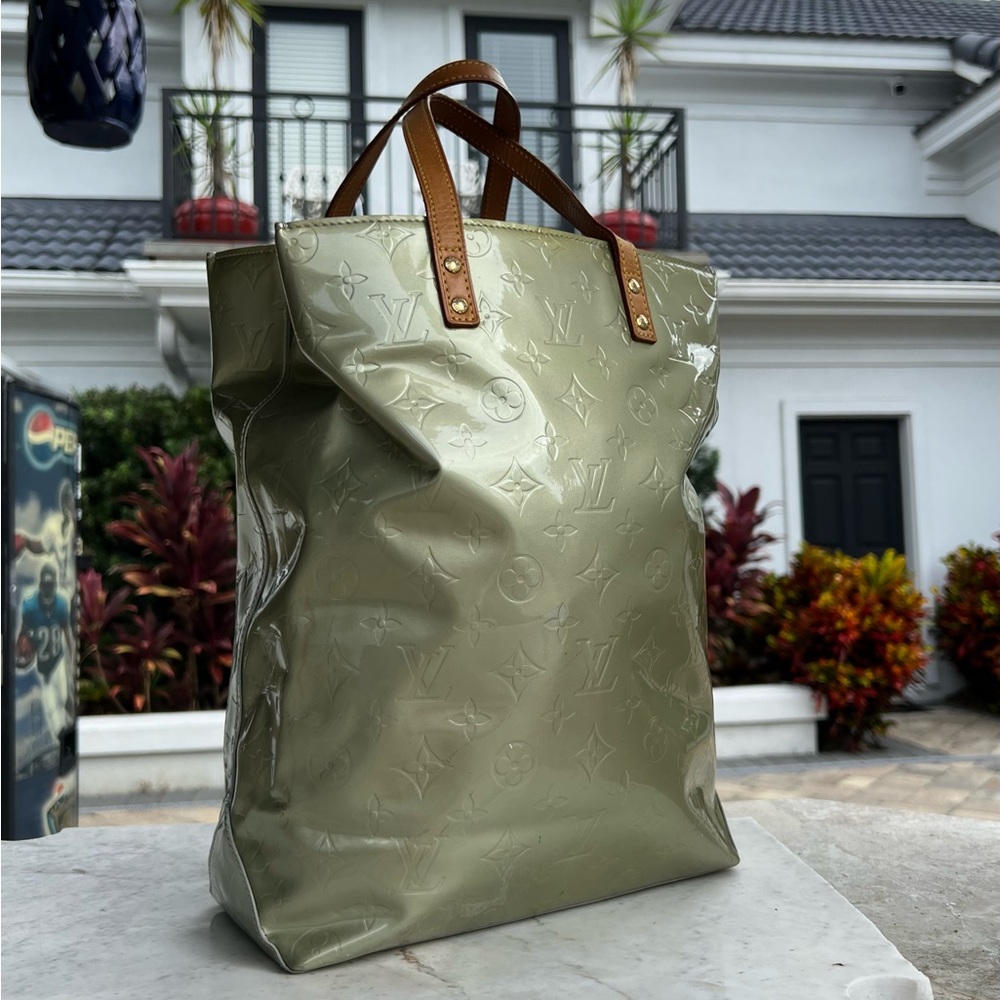 Louis Vuitton Reade mm Vernis Bag Olive